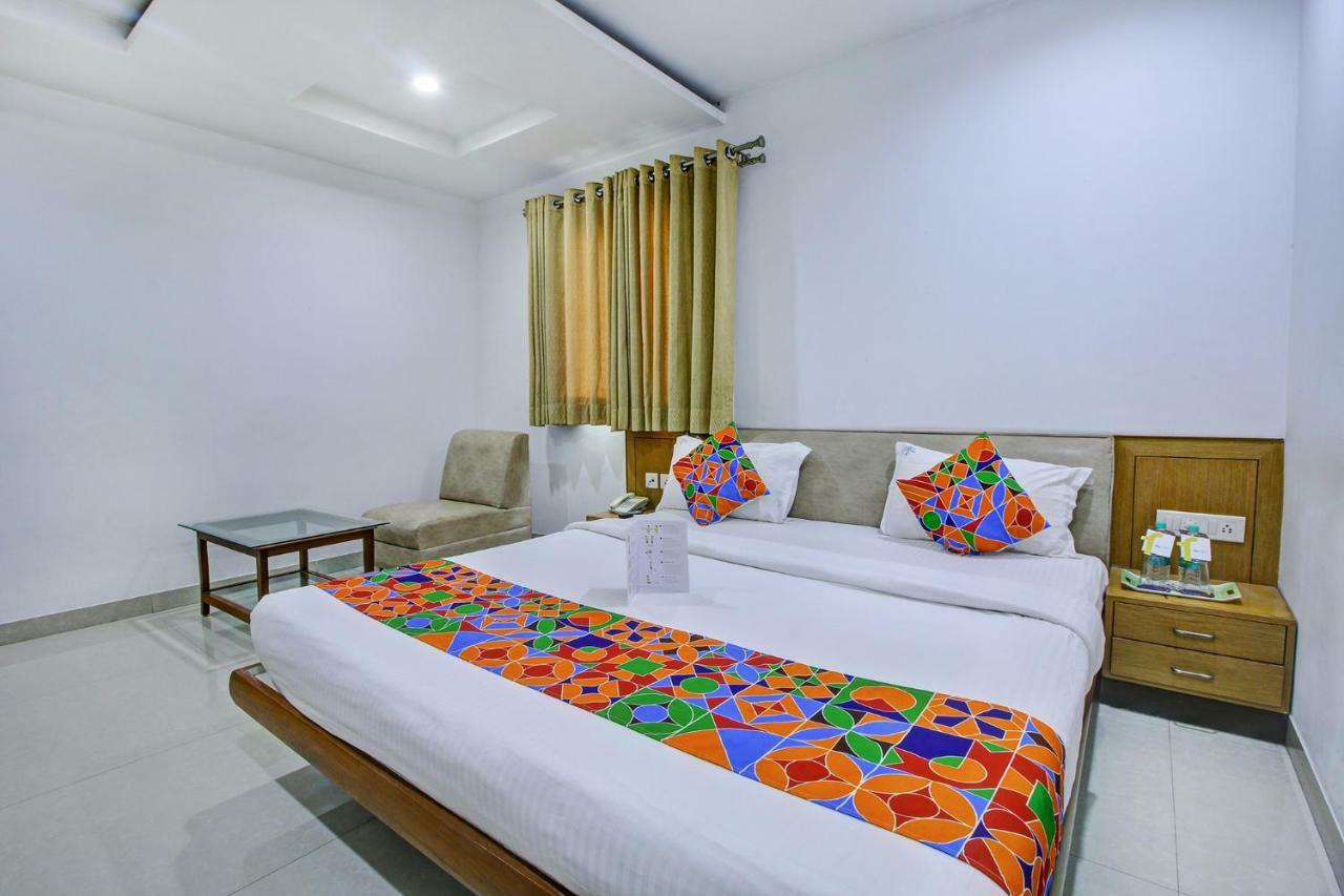 Fabhotel Syberitic Suites Gachibowli - Fully Vaccinated Staff Kondapur  Екстер'єр фото