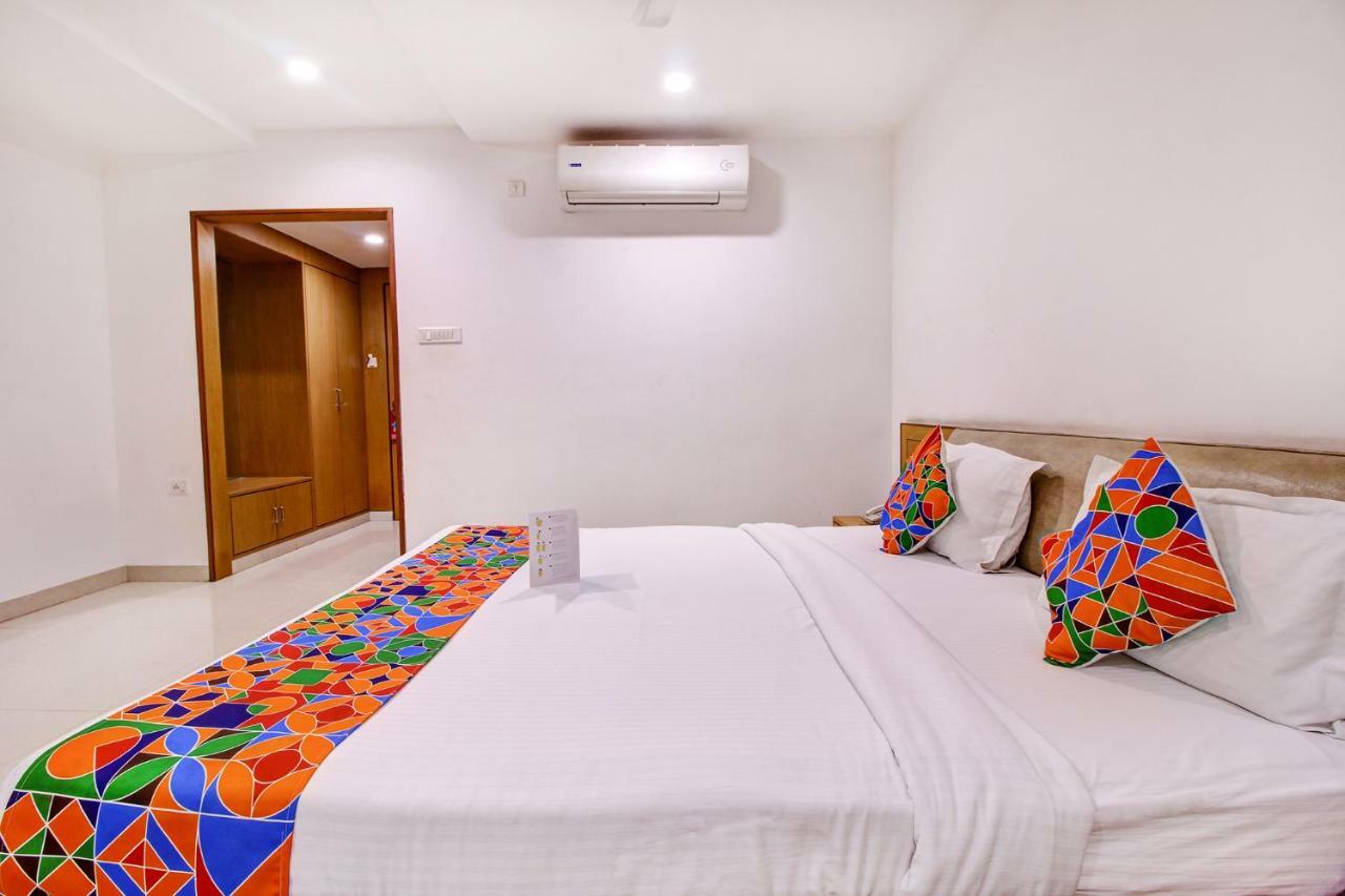 Fabhotel Syberitic Suites Gachibowli - Fully Vaccinated Staff Kondapur  Екстер'єр фото