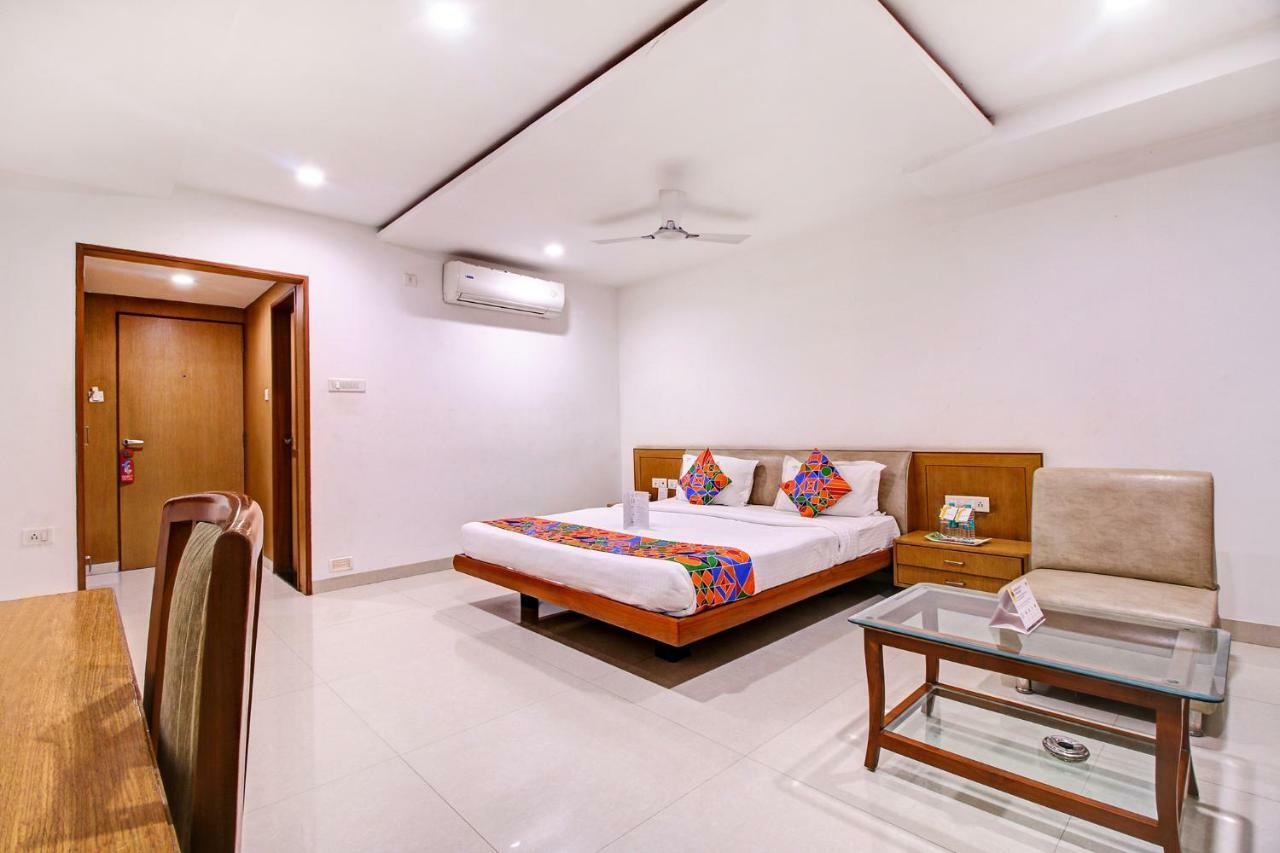Fabhotel Syberitic Suites Gachibowli - Fully Vaccinated Staff Kondapur  Екстер'єр фото
