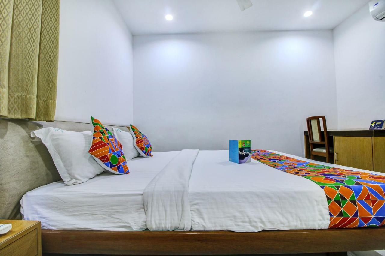 Fabhotel Syberitic Suites Gachibowli - Fully Vaccinated Staff Kondapur  Екстер'єр фото
