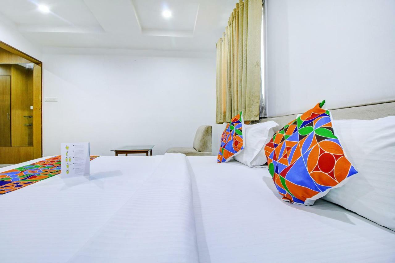 Fabhotel Syberitic Suites Gachibowli - Fully Vaccinated Staff Kondapur  Екстер'єр фото