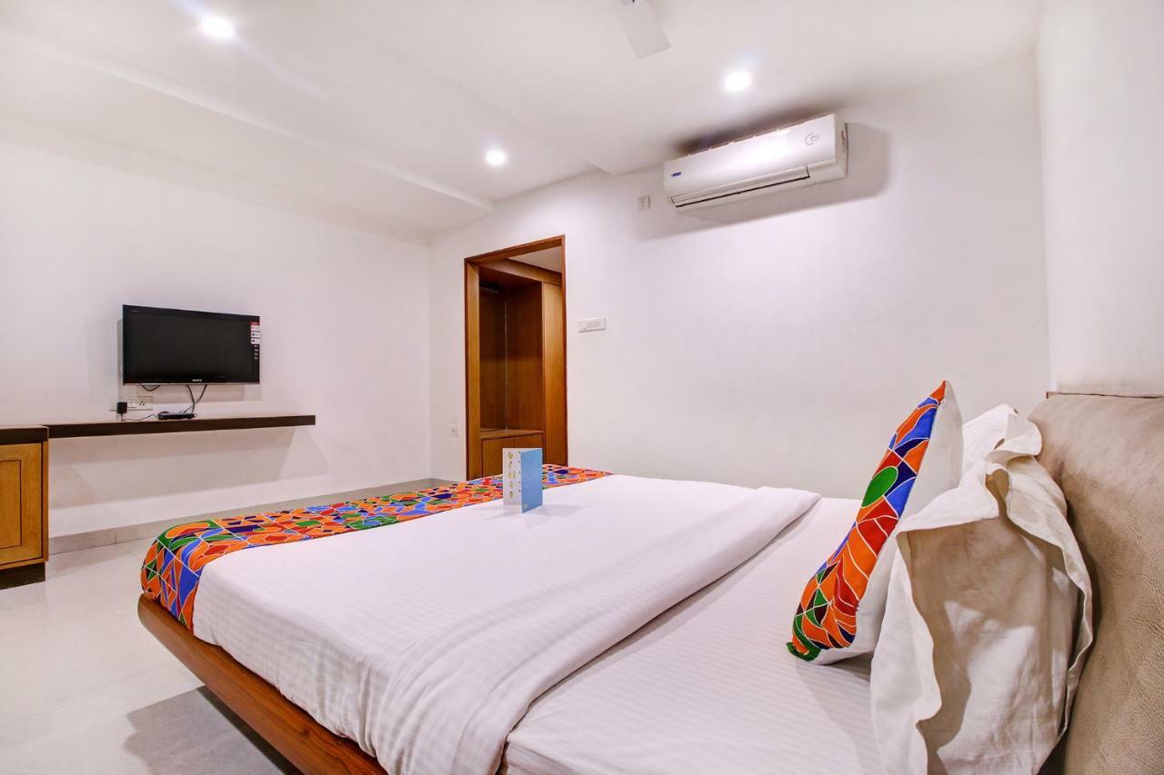 Fabhotel Syberitic Suites Gachibowli - Fully Vaccinated Staff Kondapur  Екстер'єр фото