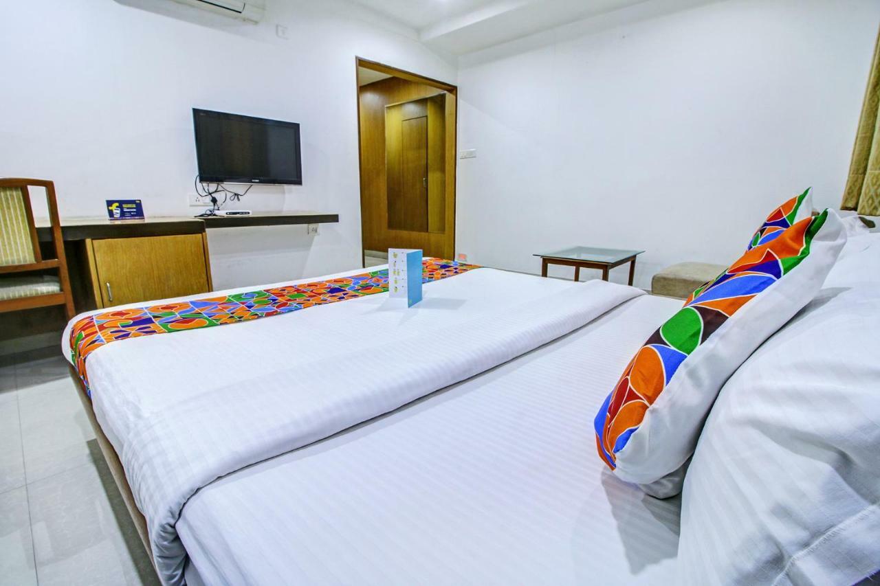 Fabhotel Syberitic Suites Gachibowli - Fully Vaccinated Staff Kondapur  Екстер'єр фото