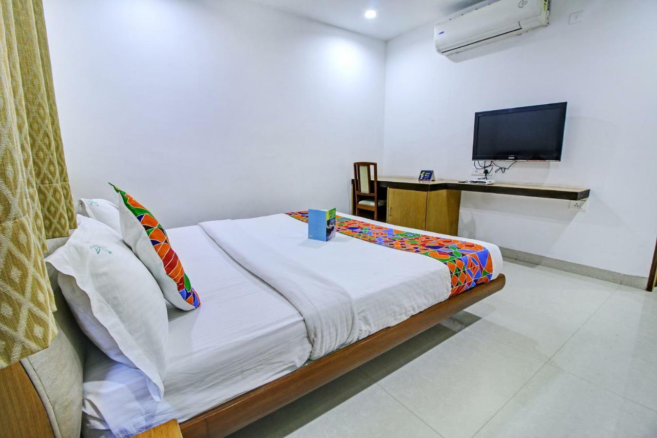 Fabhotel Syberitic Suites Gachibowli - Fully Vaccinated Staff Kondapur  Екстер'єр фото