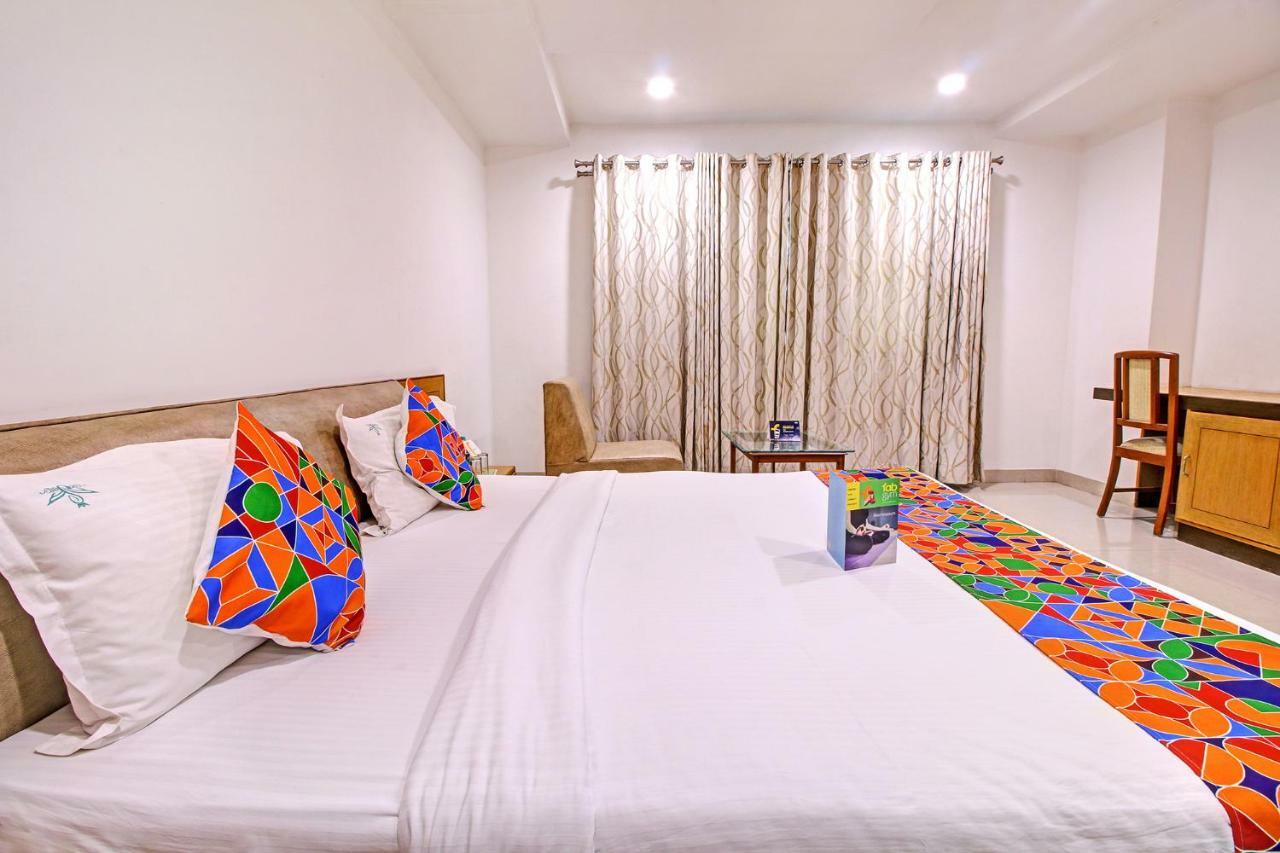 Fabhotel Syberitic Suites Gachibowli - Fully Vaccinated Staff Kondapur  Екстер'єр фото