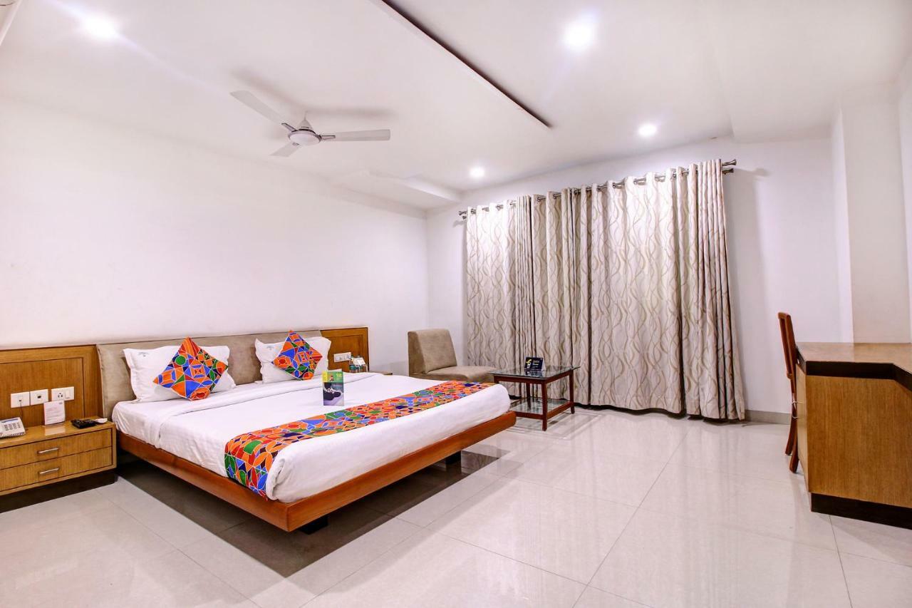 Fabhotel Syberitic Suites Gachibowli - Fully Vaccinated Staff Kondapur  Екстер'єр фото