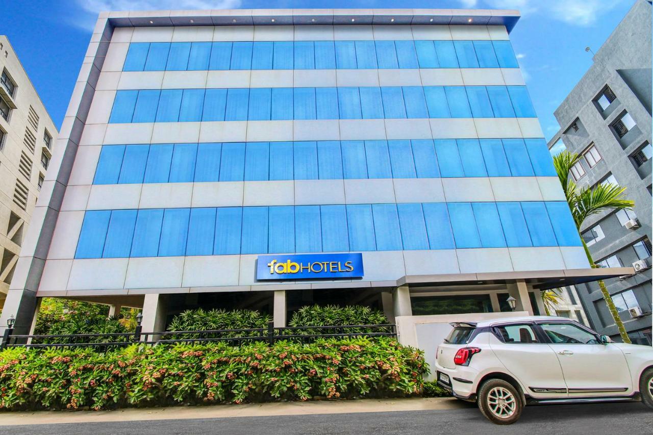 Fabhotel Syberitic Suites Gachibowli - Fully Vaccinated Staff Kondapur  Екстер'єр фото